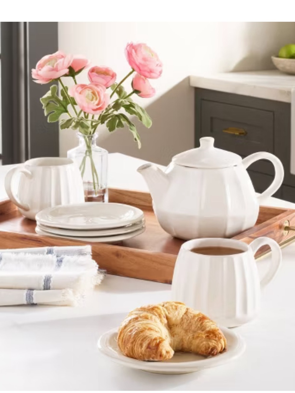 NWT 44 fl oz Stoneware Teapot Sour Cream - Hearth & Hand with Magnolia